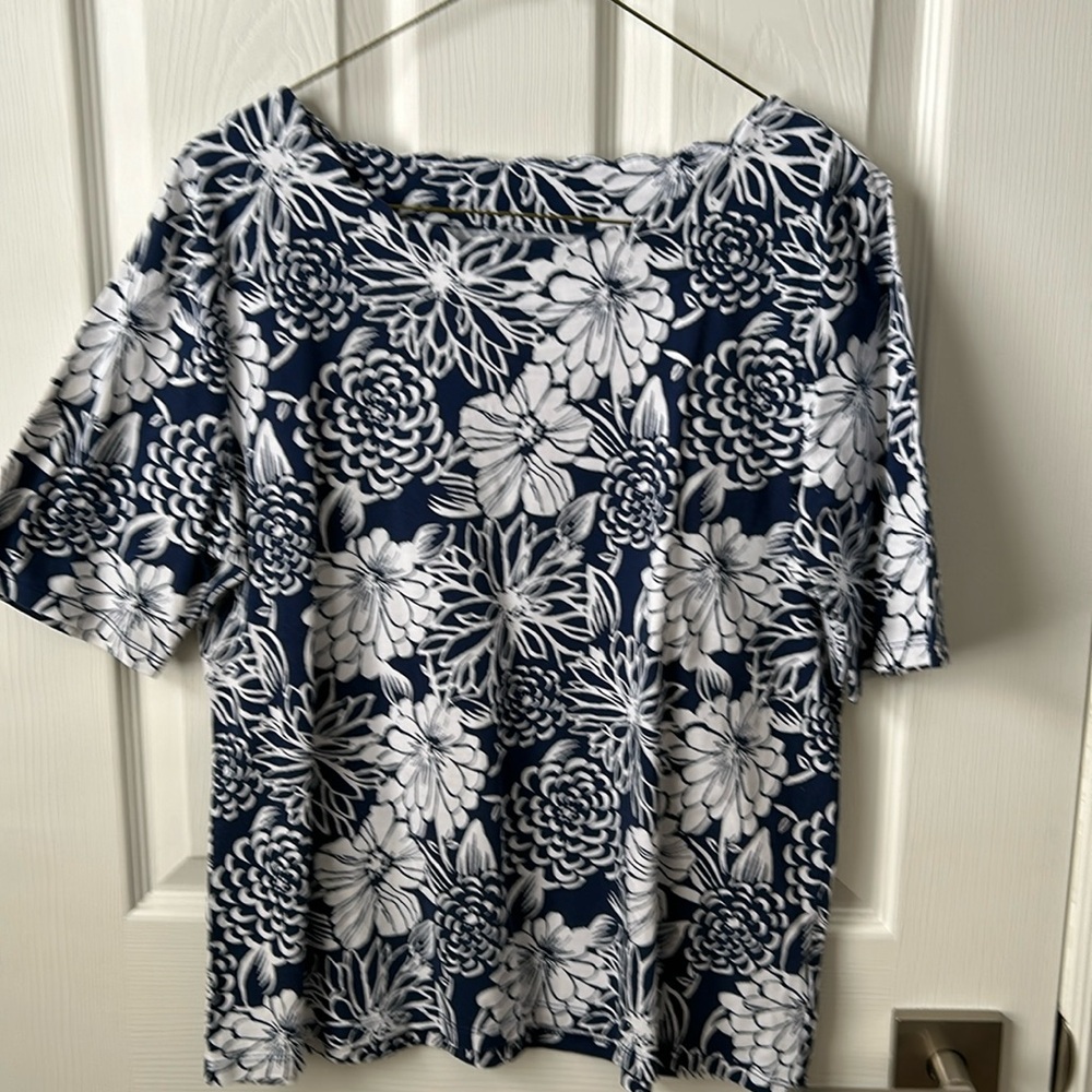 Talbots scalloped neck Tshirt Pima Cotton
